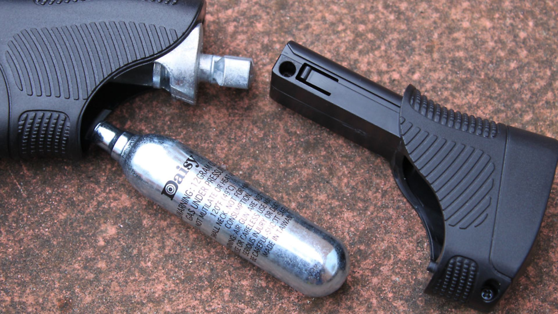 Daisy Model 415 CO2 Pistol Kit – 4.5mm BB Repeater Air Pistol. Brand new, unused!!