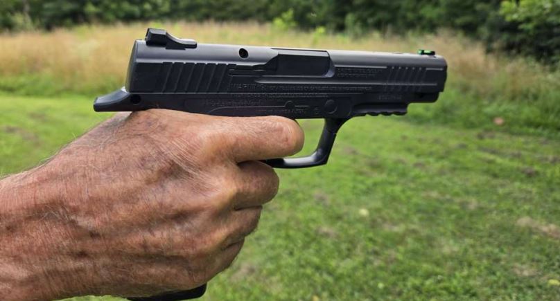 Daisy Model 415 CO2 Pistol Kit – 4.5mm BB Repeater Air Pistol. Brand new, unused!!