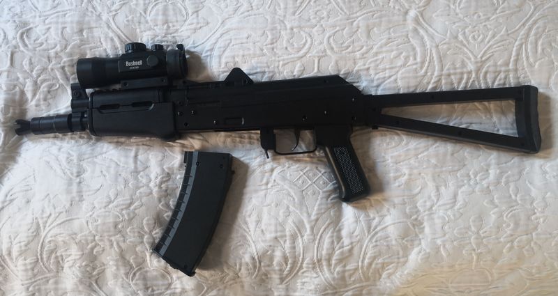 CROSMAN COMRADE AK semi-automatic CO2 BB air rifle. Excellent condition. Used just a few times.